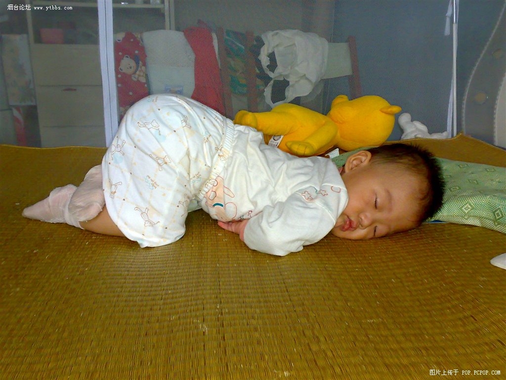 为什么小宝宝喜欢撅着屁股睡觉？原来好处这么多