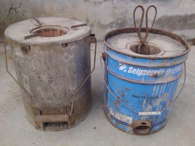 蜂窝煤炉子,右面那个10元,左面那个是全不锈钢的,永久不坏,只换炉膛